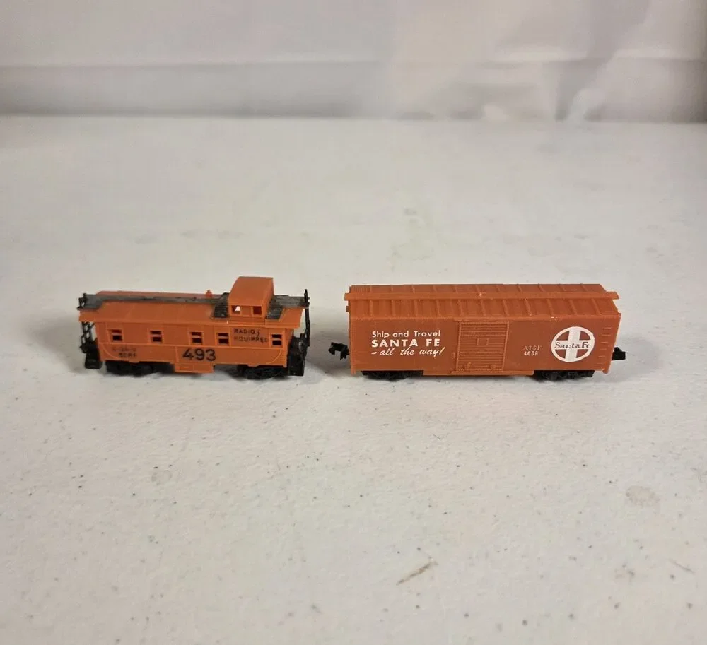 Arnold Rapido N Scale Santa Fe‎ ATSF Caboose 493 & Boxcar 4006 W Germany